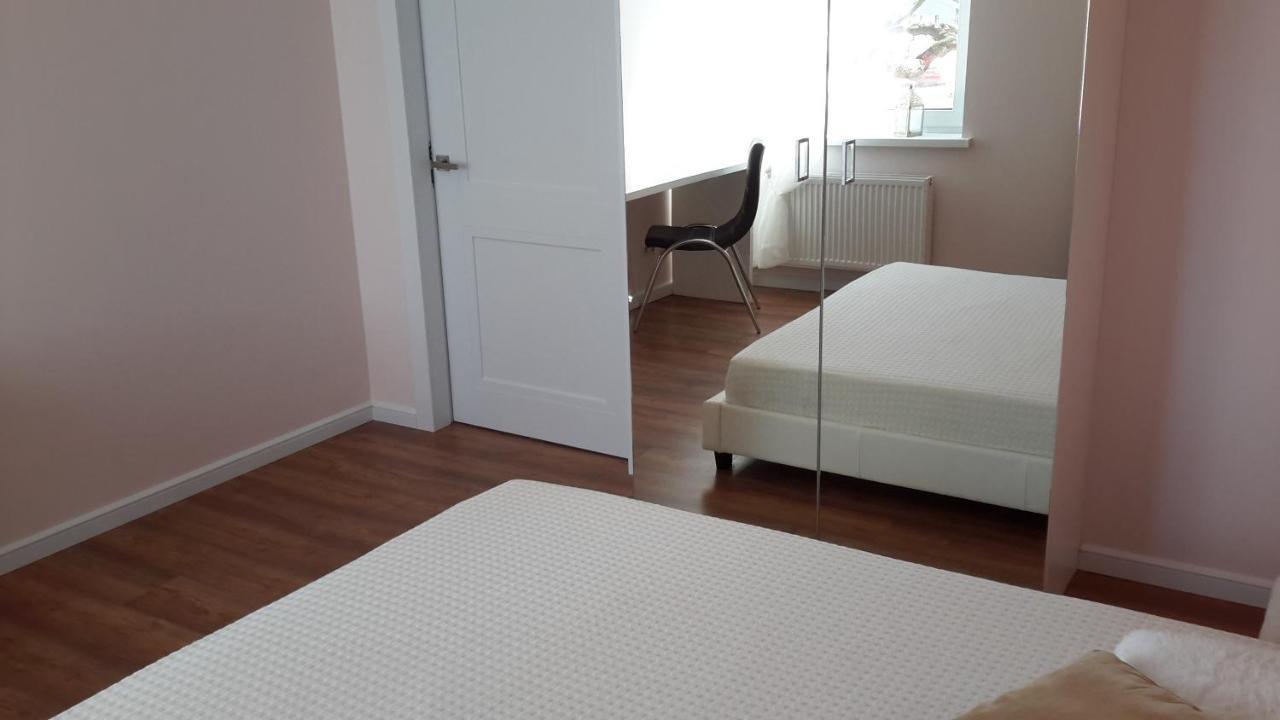 Villa Florance Apartments With Terraces & Parking เวนต์สปิลส์ ภายนอก รูปภาพ